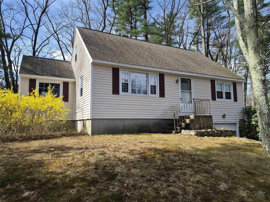 9 Moe Street Nashua NH 03062