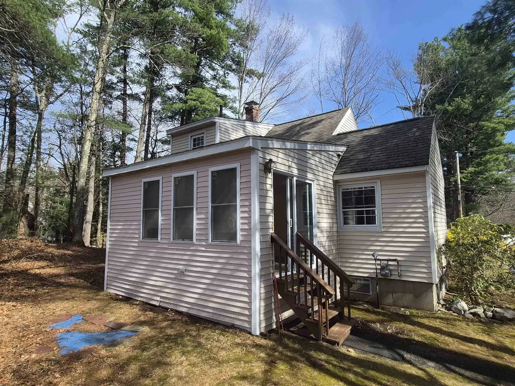 9 Moe Street Nashua NH 03062