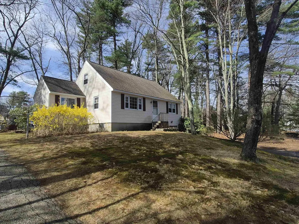 9 Moe Street Nashua NH 03062