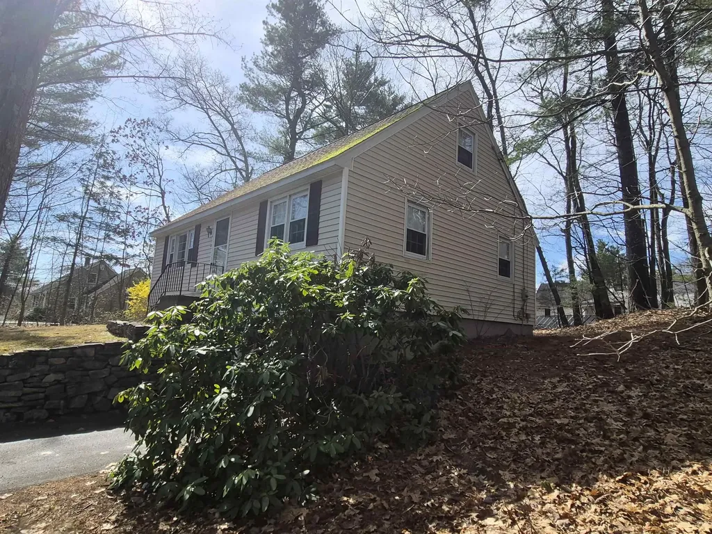 9 Moe Street Nashua NH 03062
