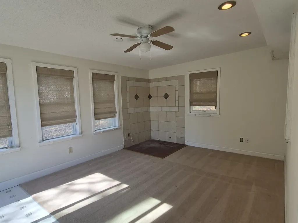 9 Moe Street Nashua NH 03062
