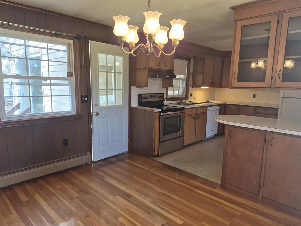 9 Moe Street Nashua NH 03062