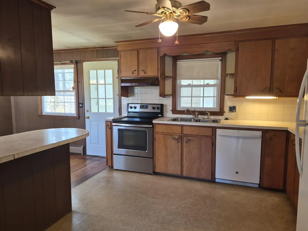 9 Moe Street Nashua NH 03062