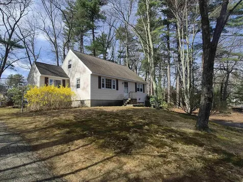 9 Moe Street Nashua NH 03062