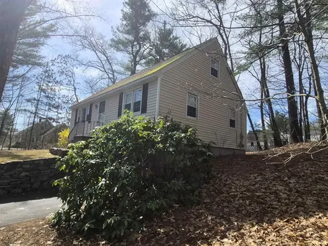 9 Moe Street Nashua NH 03062