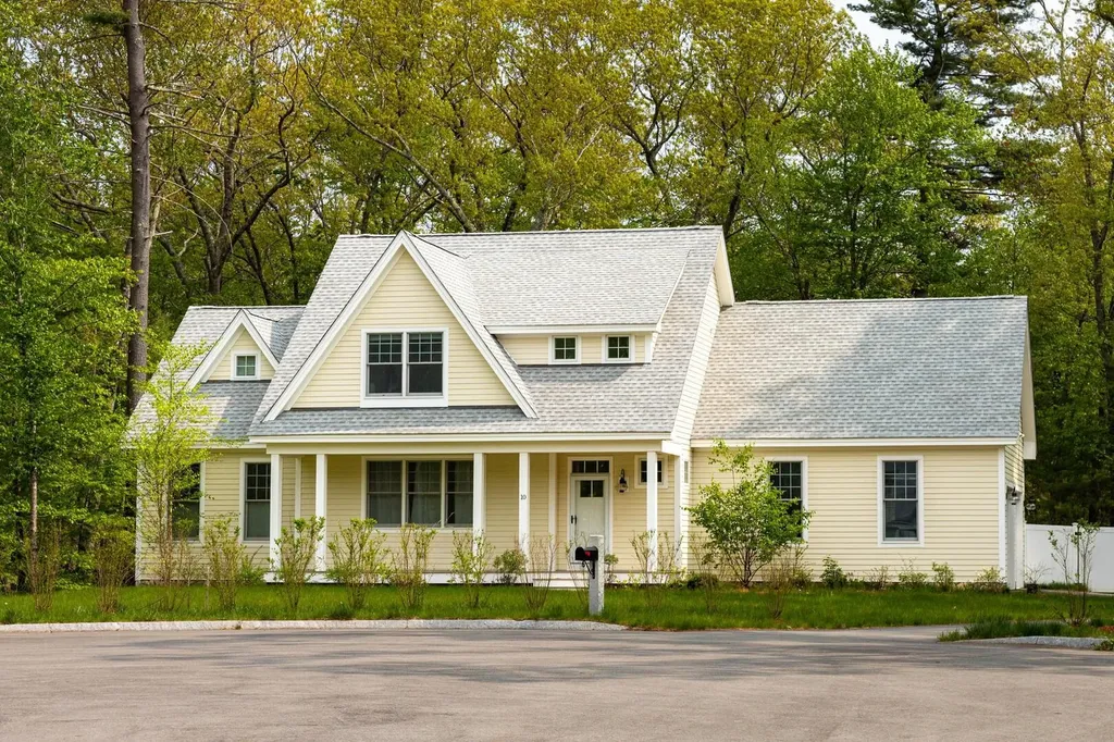 10 Mccarron Drive Hampton NH 03842
