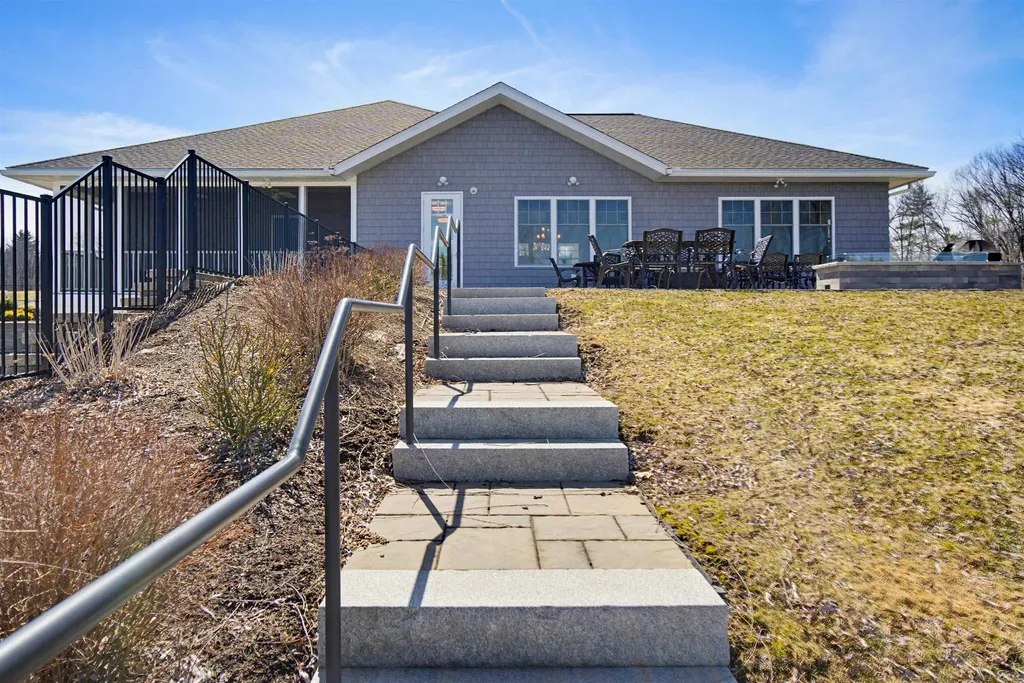 46 Three Ponds Drive Brentwood NH 03833