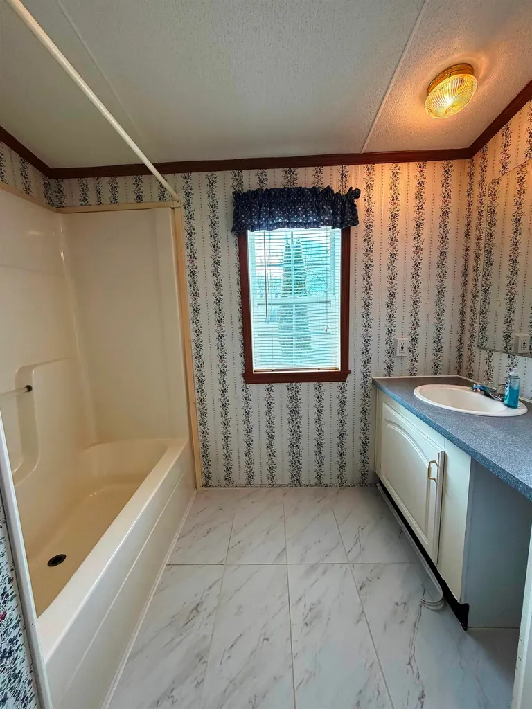 6 Hilltop Manor Mobile Home Park Littleton NH 03561
