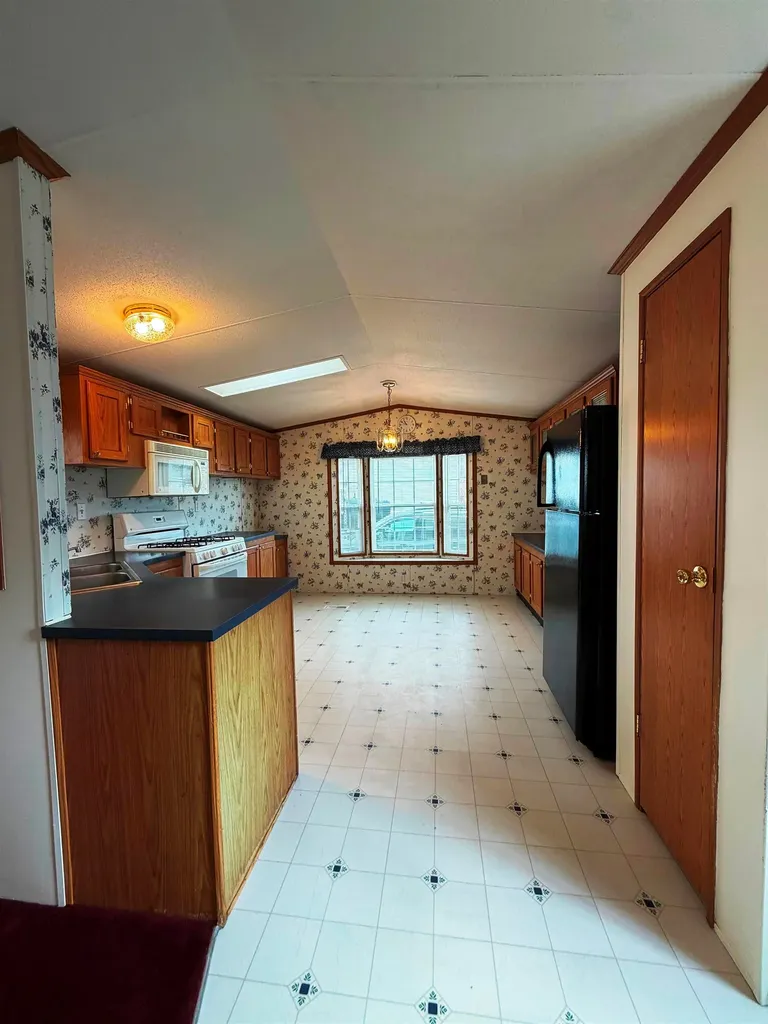 6 Hilltop Manor Mobile Home Park Littleton NH 03561