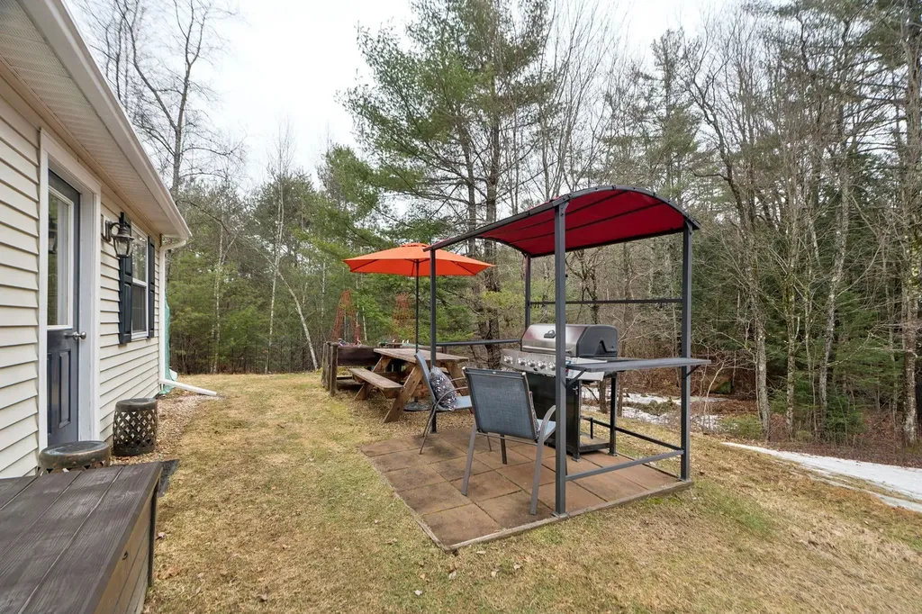 5 River View Road Newport NH 03773