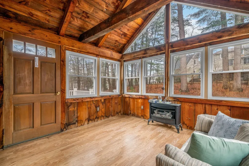 10 Vespa Lane Nashua NH 03064-1163