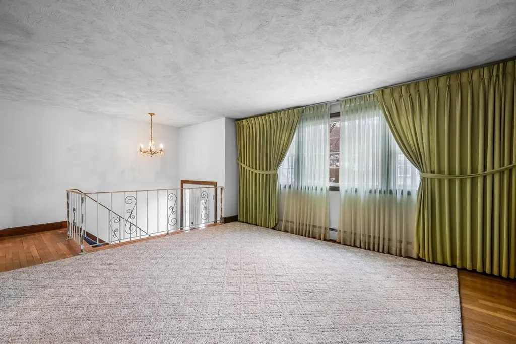 10 Vespa Lane Nashua NH 03064-1163