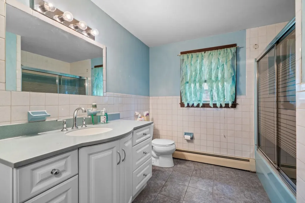 10 Vespa Lane Nashua NH 03064-1163