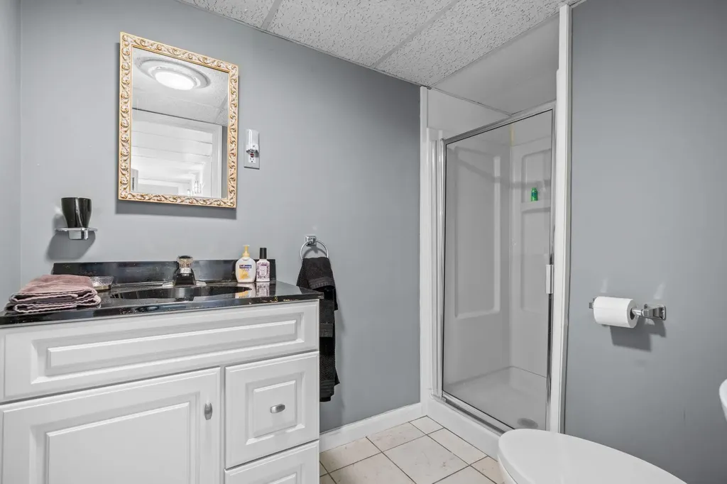 10 Vespa Lane Nashua NH 03064-1163