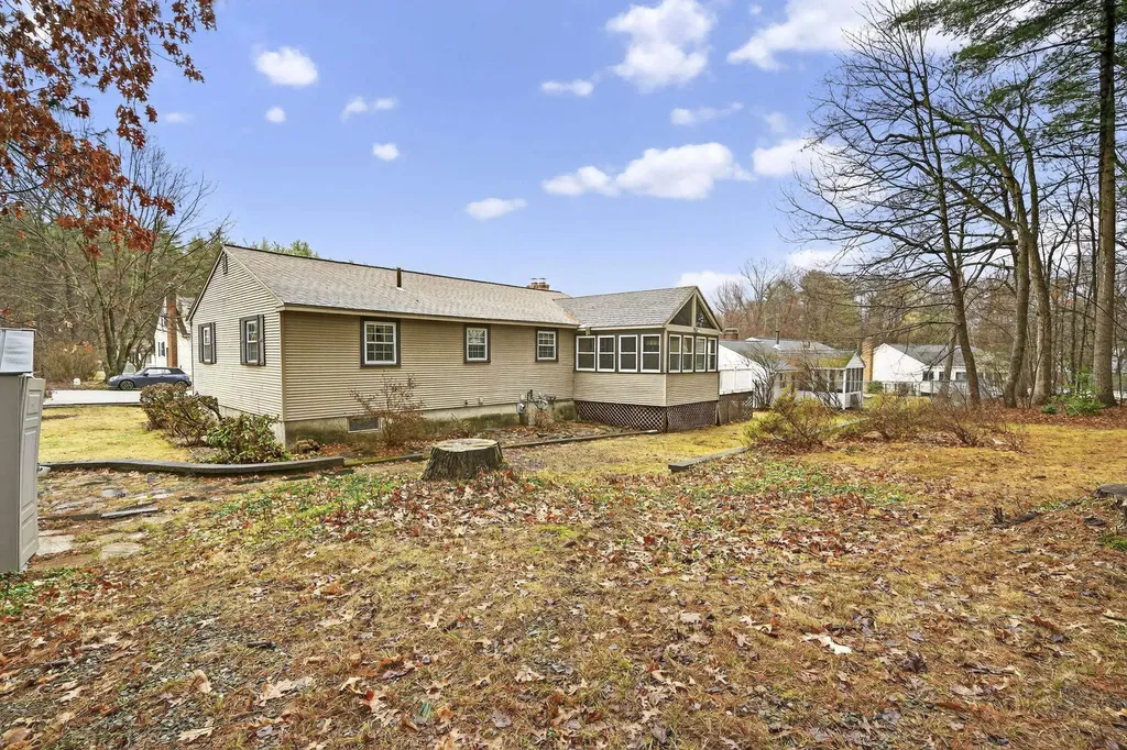 10 Vespa Lane Nashua NH 03064-1163