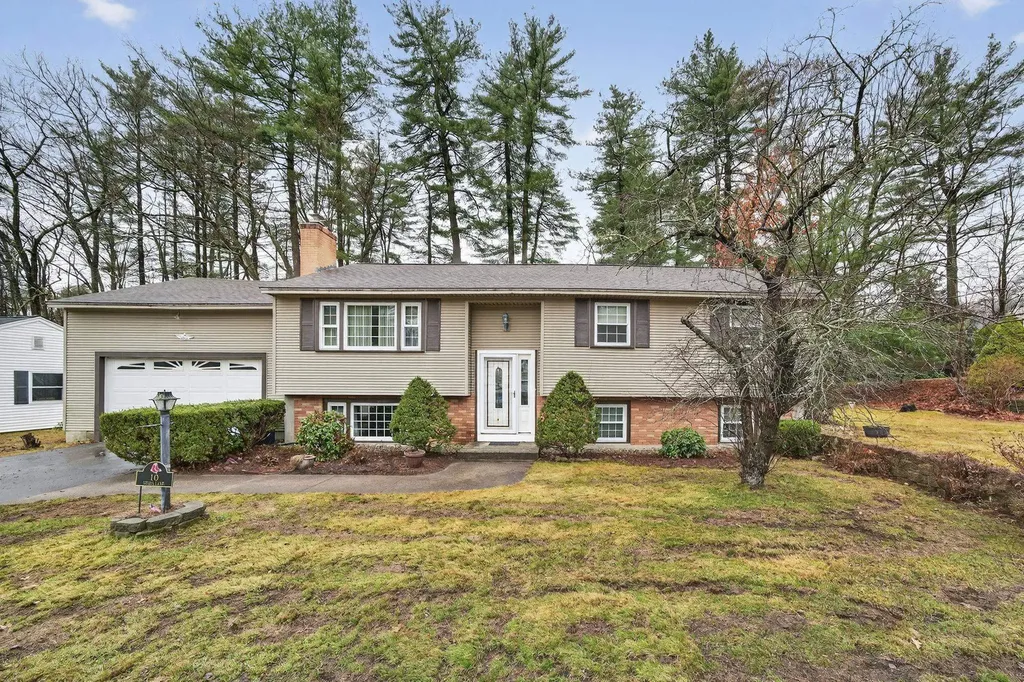 10 Vespa Lane Nashua NH 03064-1163