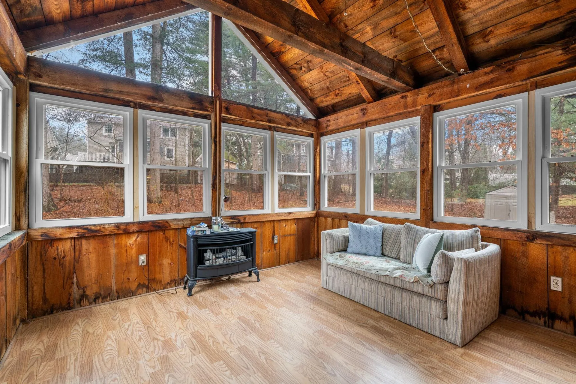 10 Vespa Lane Nashua NH 03064-1163