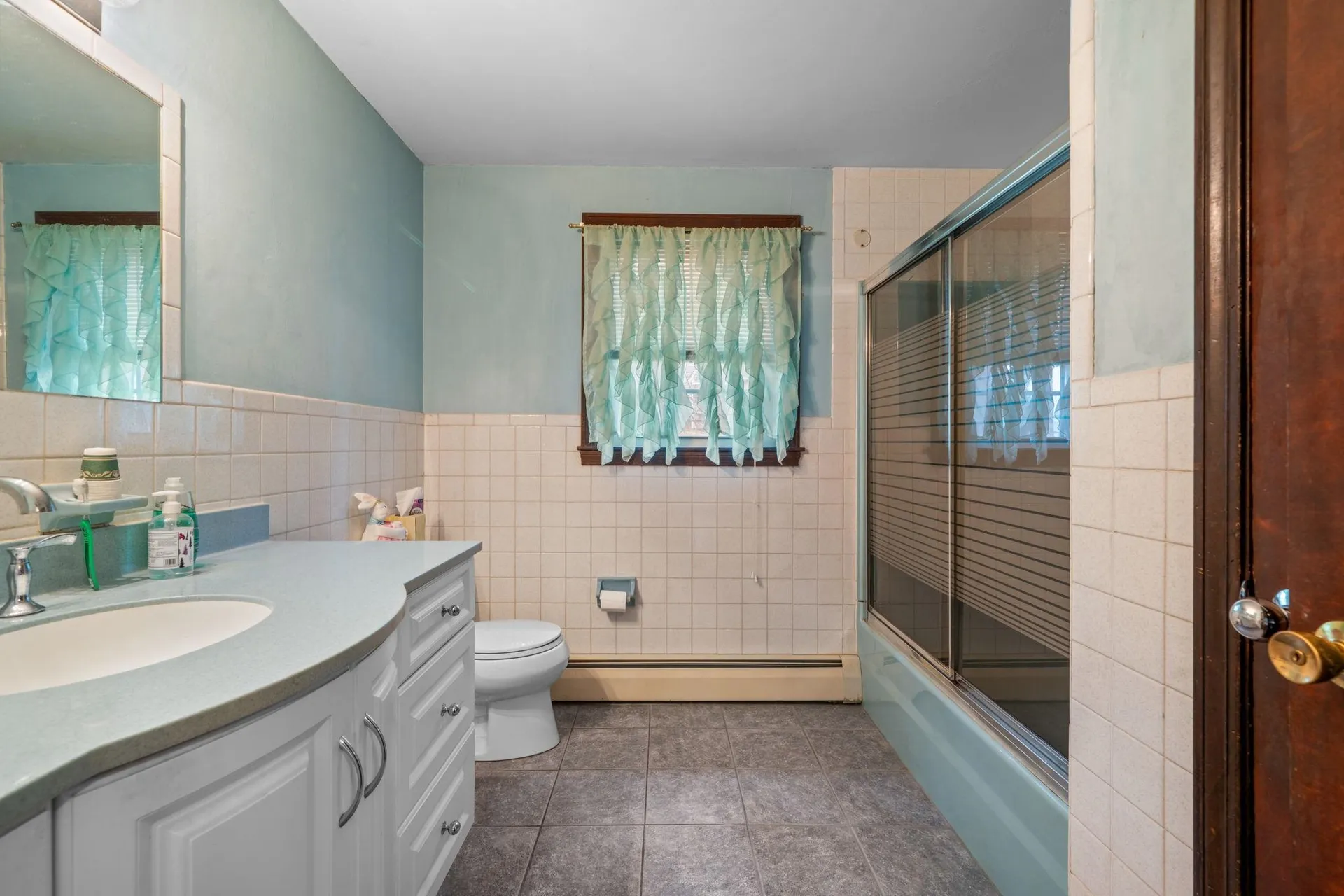 10 Vespa Lane Nashua NH 03064-1163