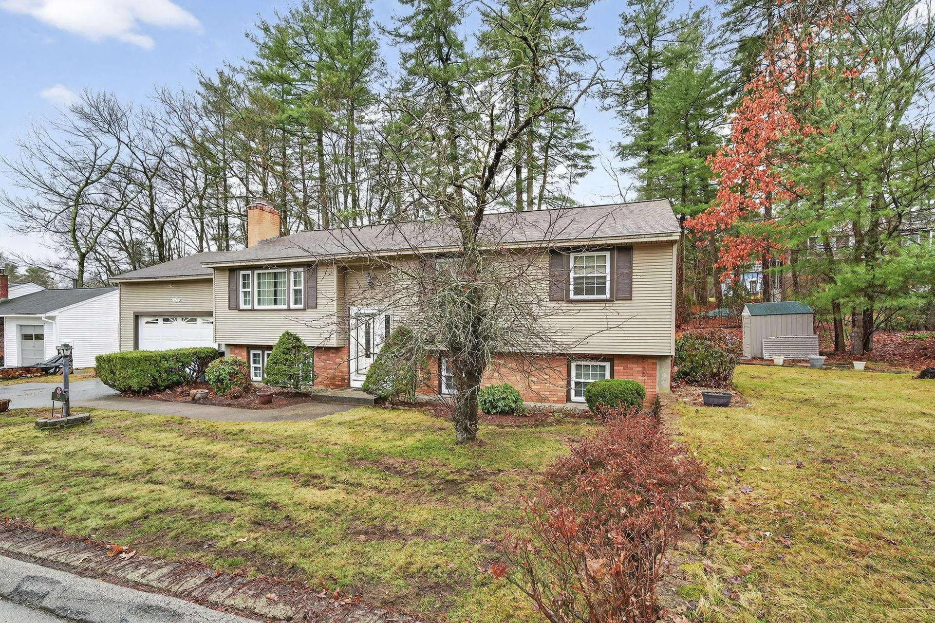 10 Vespa Lane Nashua NH 03064-1163