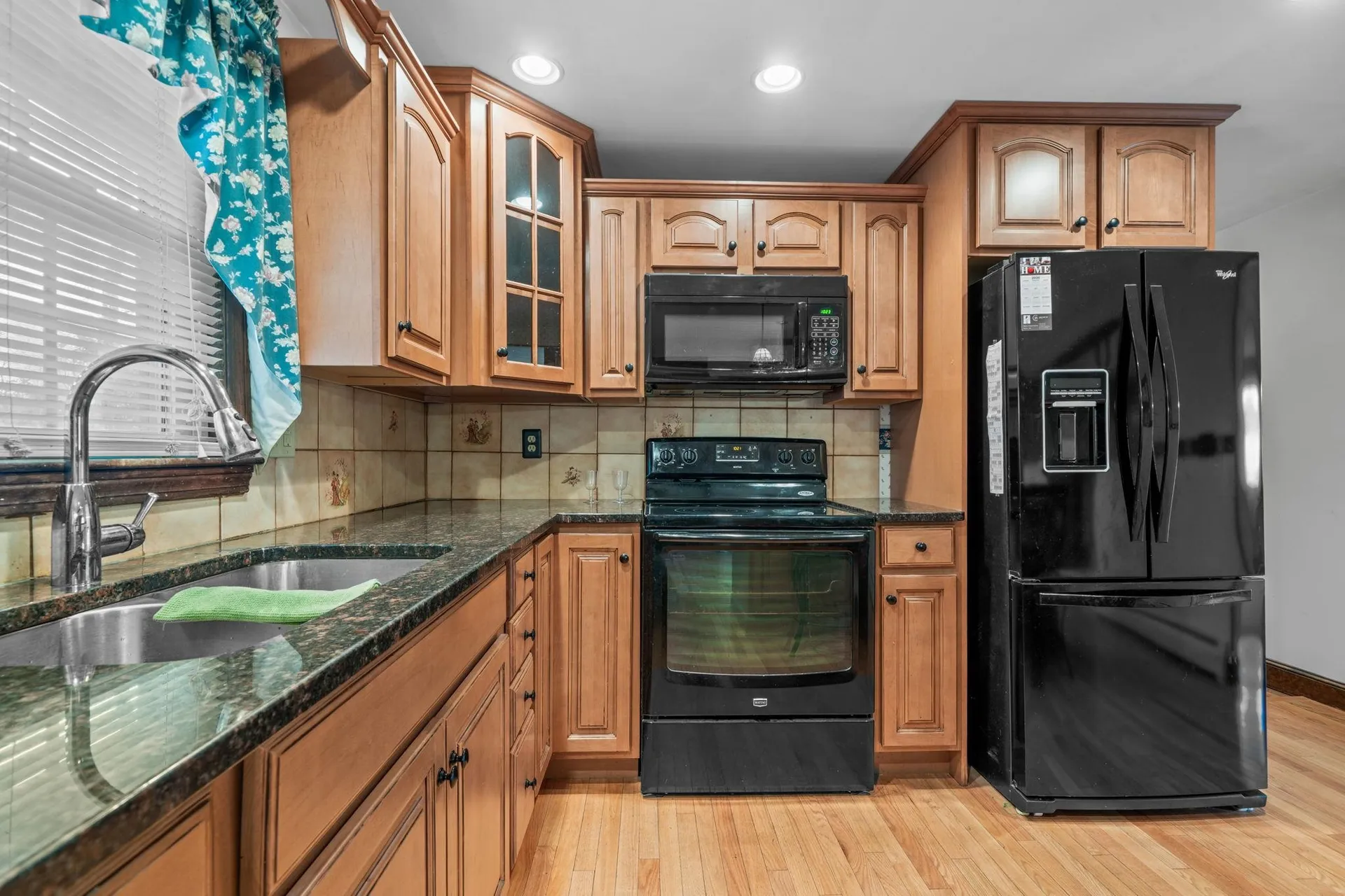 10 Vespa Lane Nashua NH 03064-1163