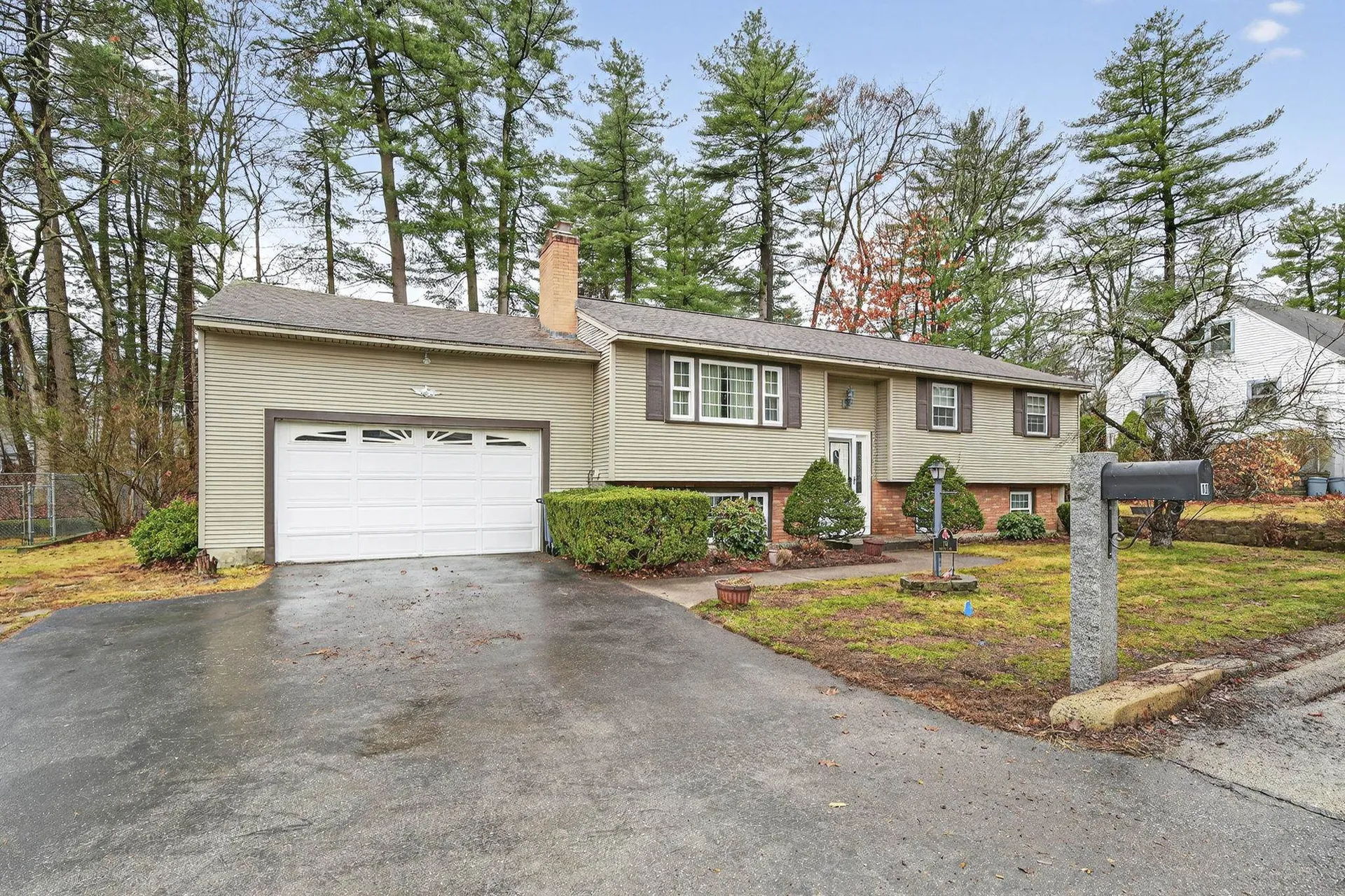 10 Vespa Lane Nashua NH 03064-1163