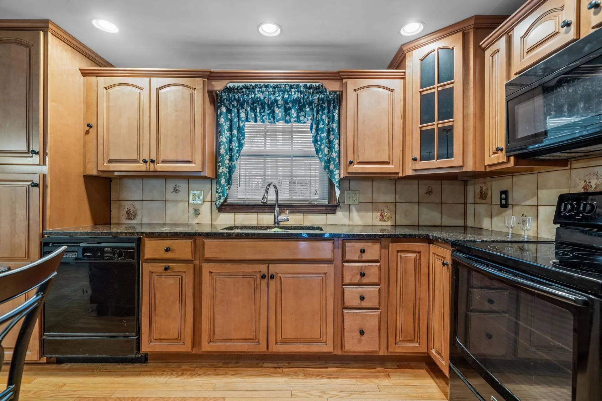 10 Vespa Lane Nashua NH 03064-1163