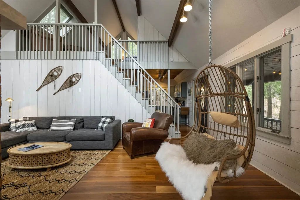 988 Old Quechee Road Hartford VT 05059