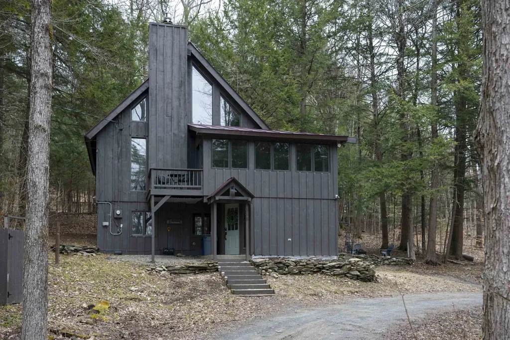 988 Old Quechee Road Hartford VT 05059