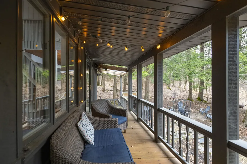 988 Old Quechee Road Hartford VT 05059