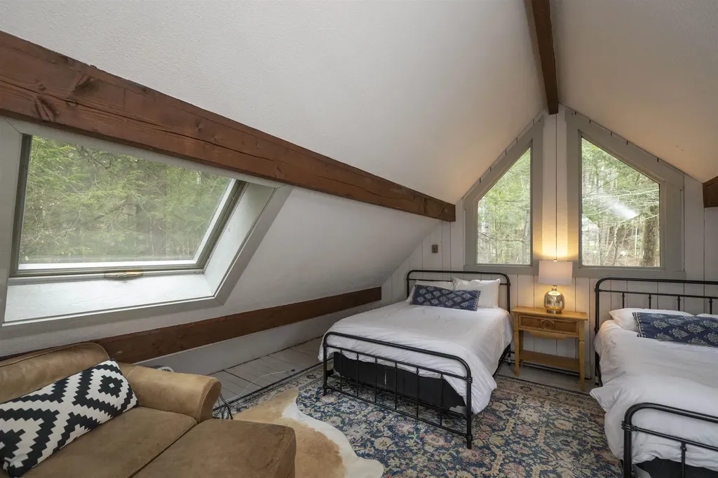 988 Old Quechee Road Hartford VT 05059