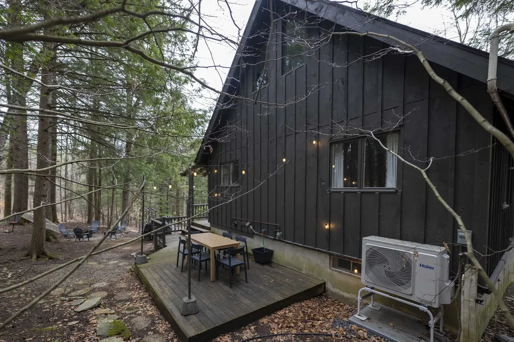 988 Old Quechee Road Hartford VT 05059