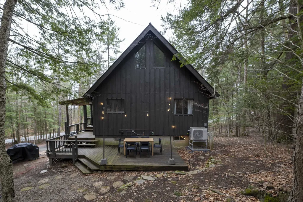 988 Old Quechee Road Hartford VT 05059