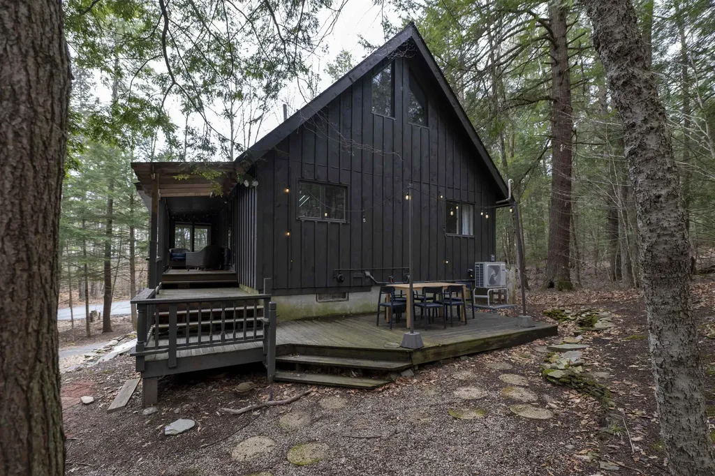 988 Old Quechee Road Hartford VT 05059