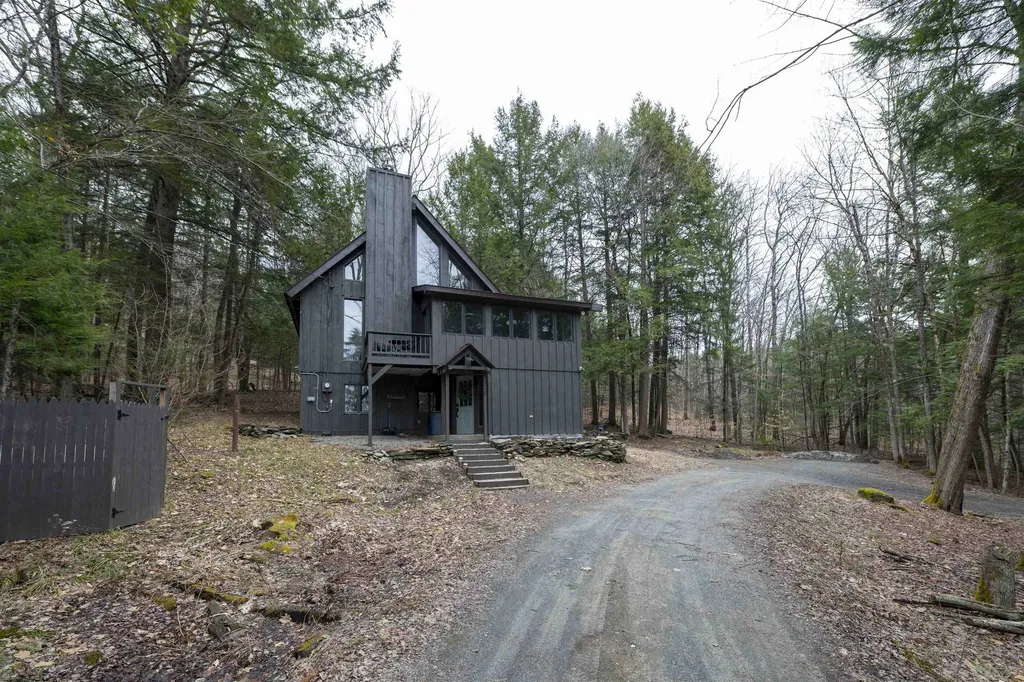 988 Old Quechee Road Hartford VT 05059