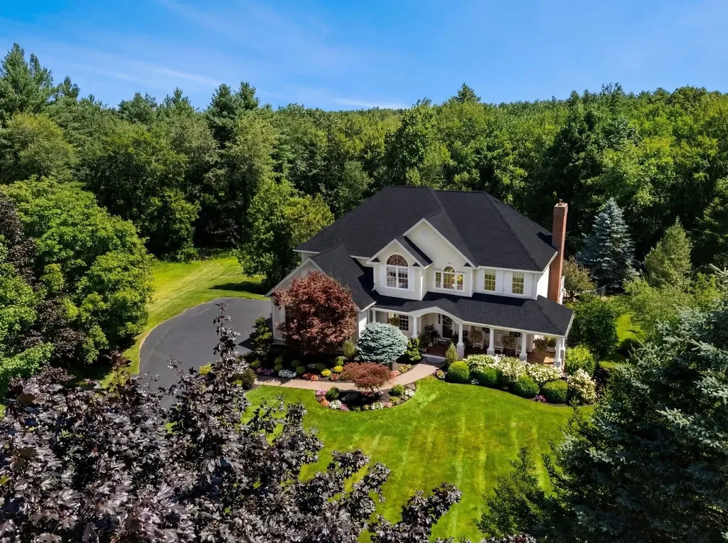 27 Mcafee Farm Road Bedford NH 03110
