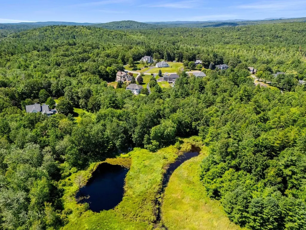 27 Mcafee Farm Road Bedford NH 03110
