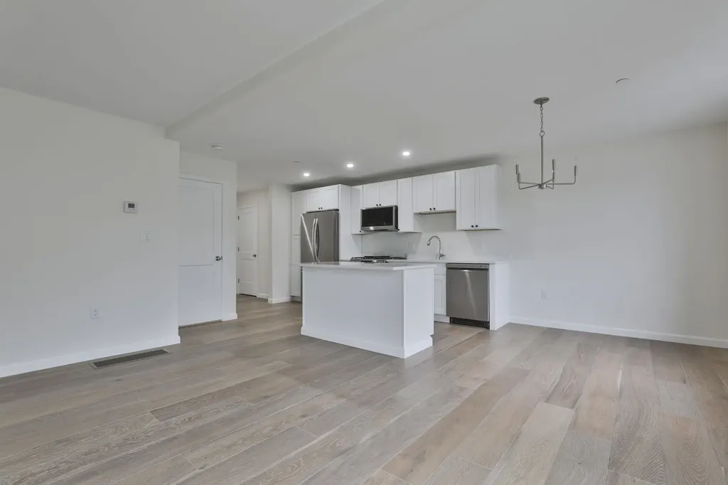 71 Crestview Way Raymond NH 03077