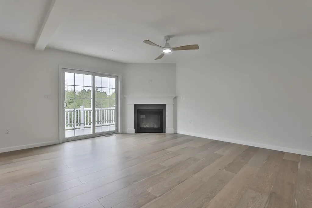 71 Crestview Way Raymond NH 03077