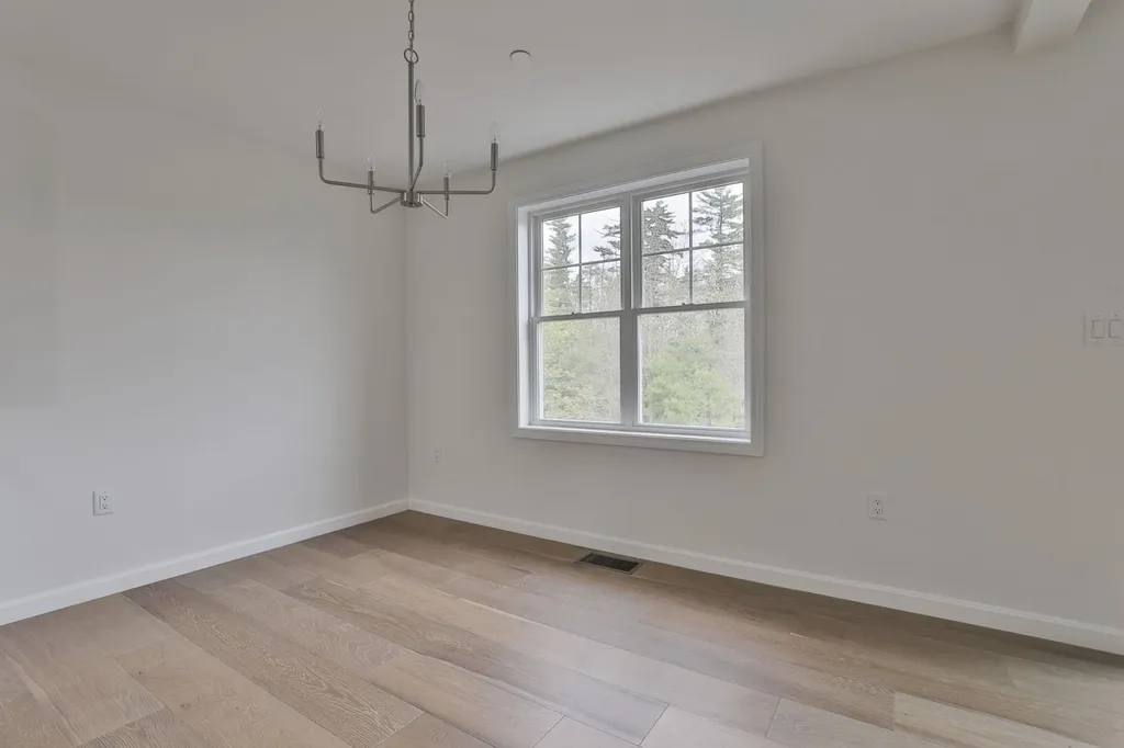 71 Crestview Way Raymond NH 03077