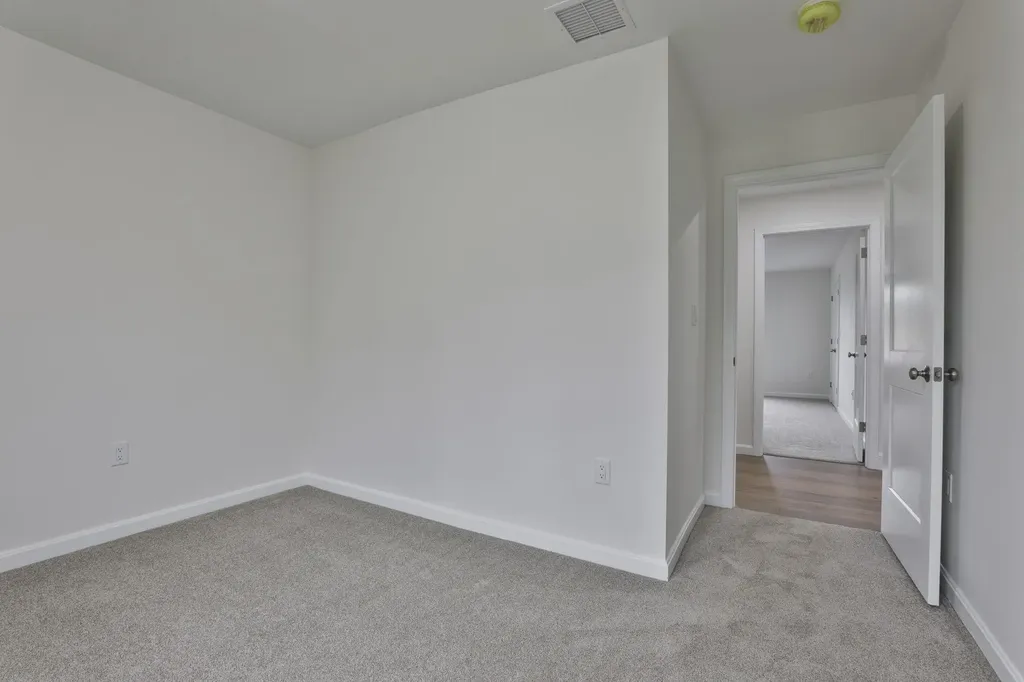 71 Crestview Way Raymond NH 03077
