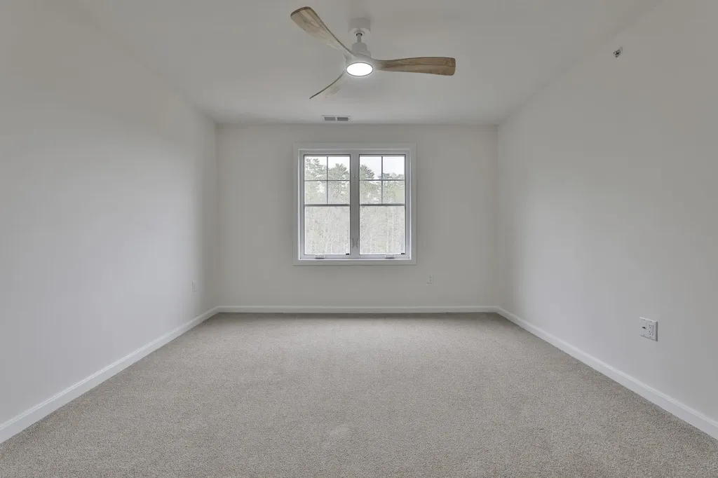 71 Crestview Way Raymond NH 03077