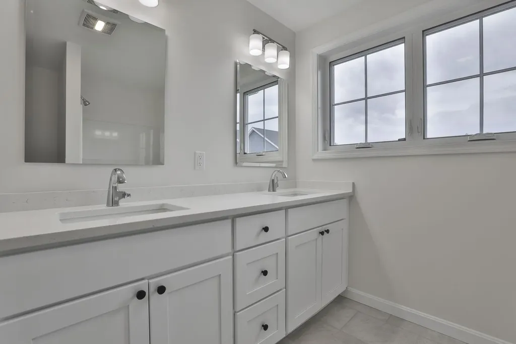 71 Crestview Way Raymond NH 03077