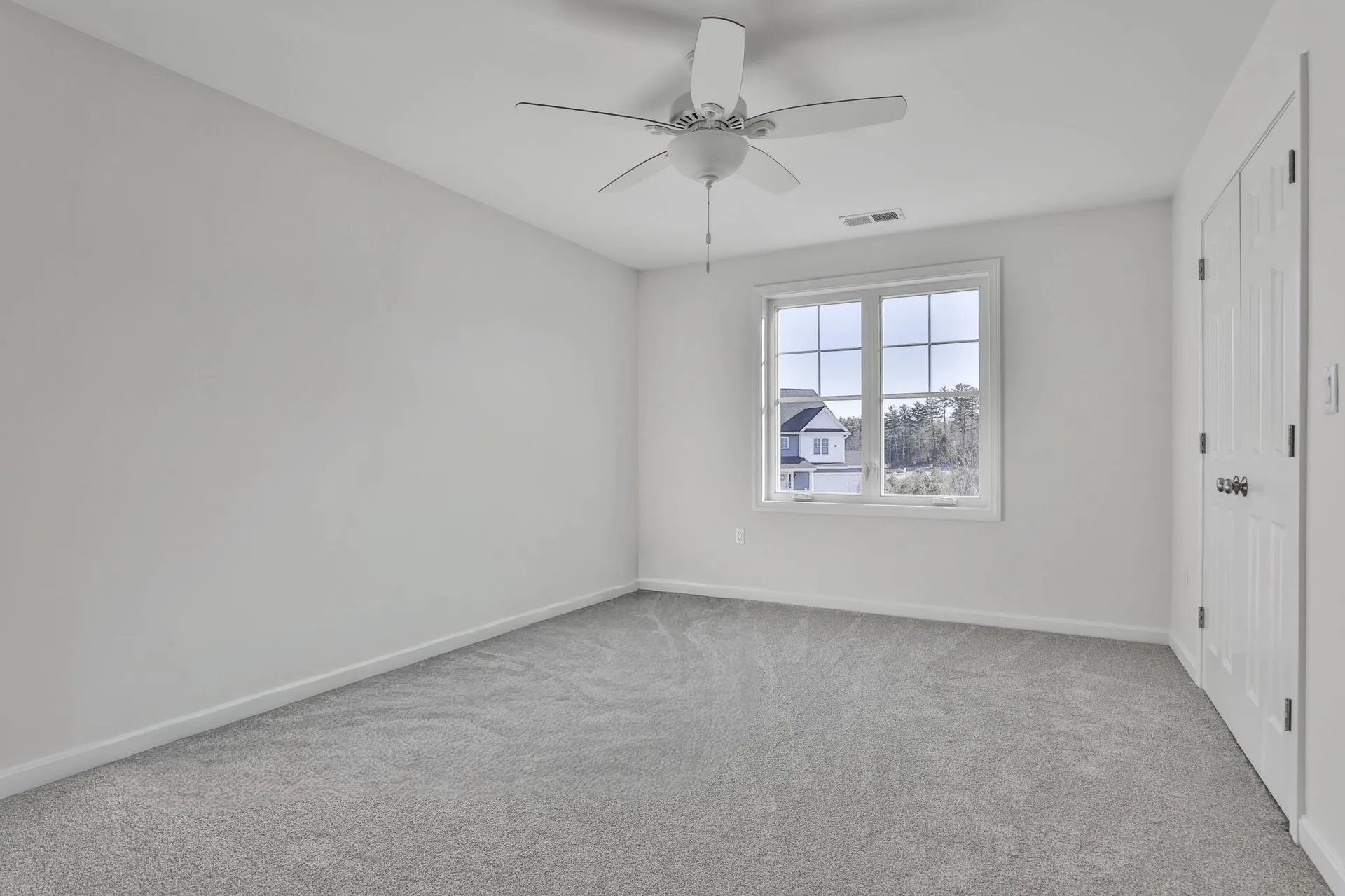 71 Crestview Way Raymond NH 03077