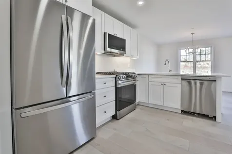 71 Crestview Way Raymond NH 03077