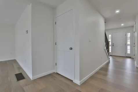 71 Crestview Way Raymond NH 03077