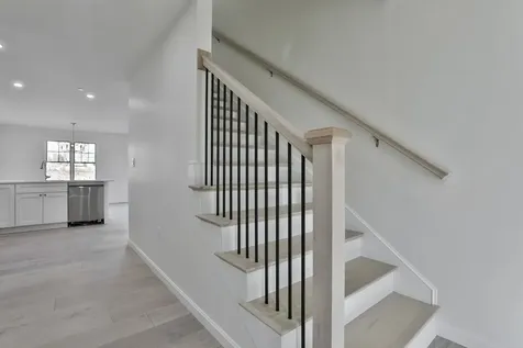 71 Crestview Way Raymond NH 03077