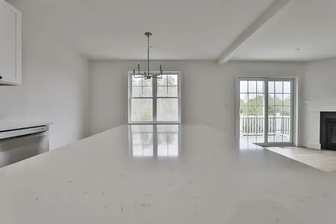 71 Crestview Way Raymond NH 03077