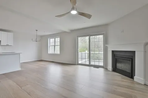 71 Crestview Way Raymond NH 03077