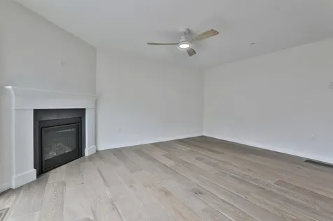 71 Crestview Way Raymond NH 03077