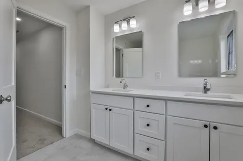 71 Crestview Way Raymond NH 03077